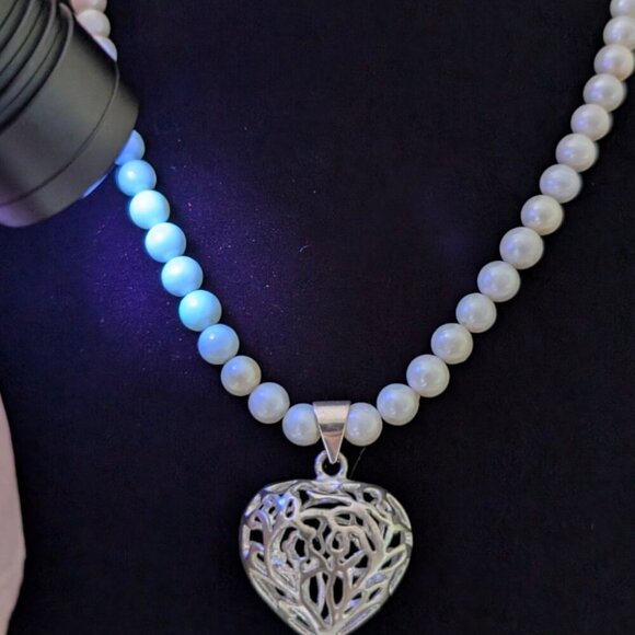 Vintage Pearl Necklace with Puffy Heart Pendant - Picture 4 of 8